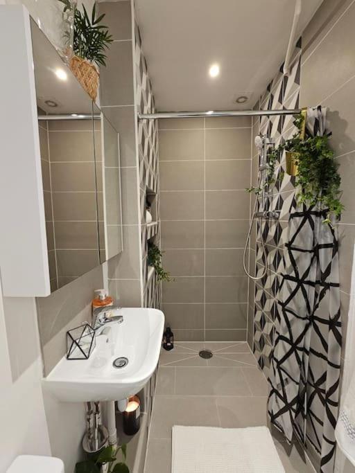 Beautiful And Spacious Flat London Kültér fotó